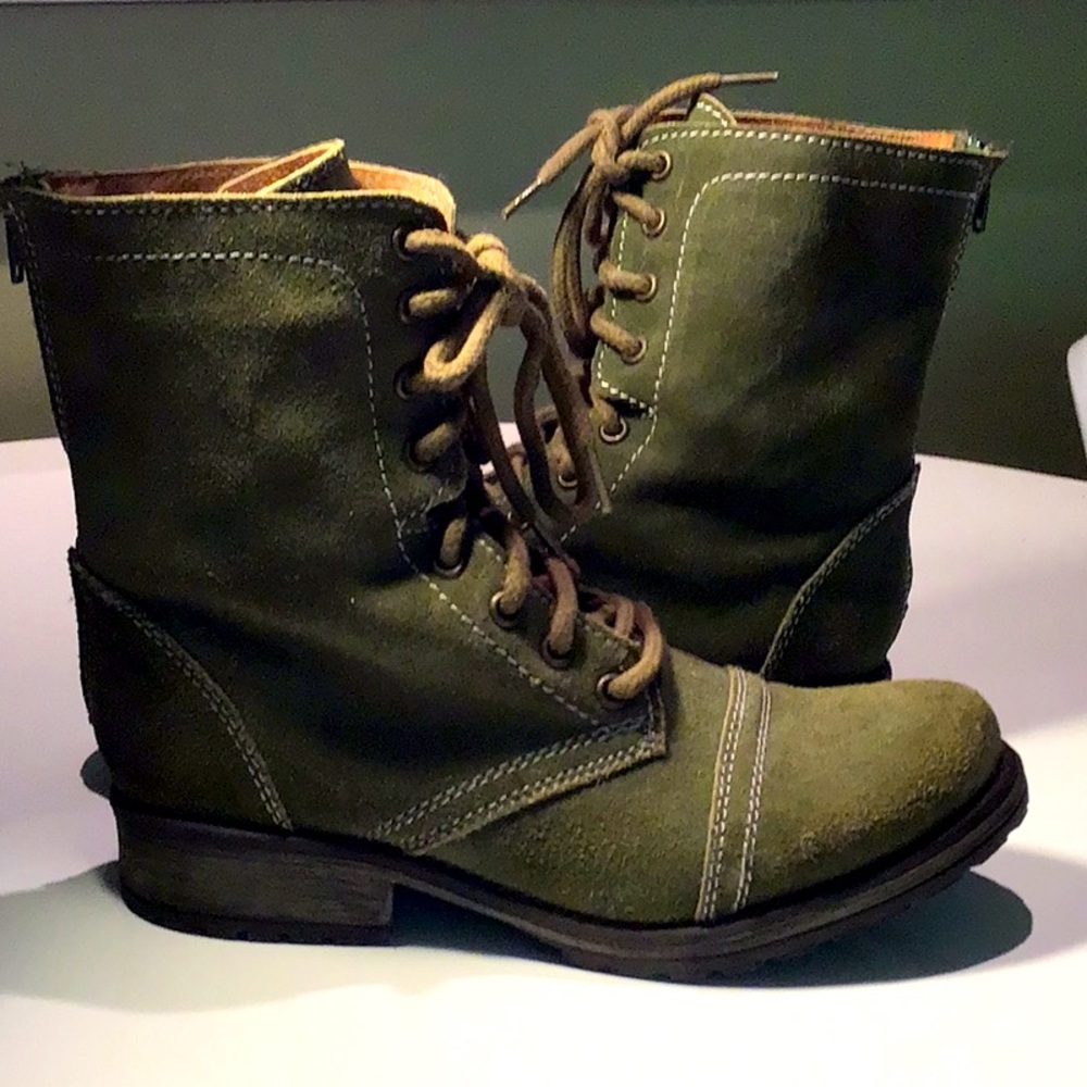 STEVE MADDEN OLIVE GREEN SUEDE COMBAT BOOTS SIZE 8